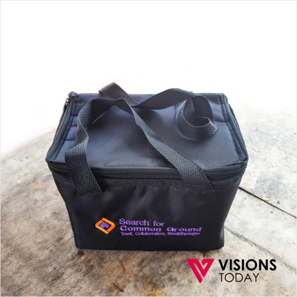 Visions Today offers customized hot lunch bags printing in Colombo, Sri Lanka. We manufacture hot lunch bags with your branding for corporate gifting. Lunch bags are most popular corporate gift among employees.