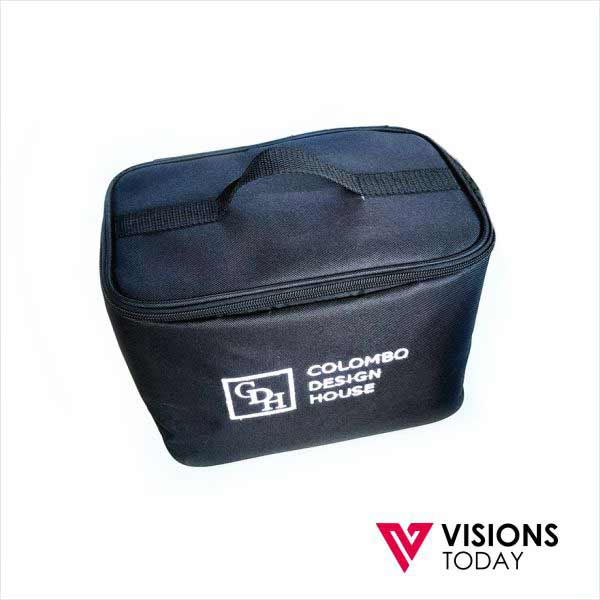 Visions Today offers customized hot lunch bags printing in Colombo, Sri Lanka. We manufacture hot lunch bags with your branding for corporate gifting.